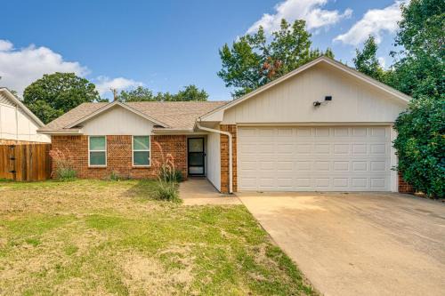 Denton Casa | 11 Mi to Lewisville Lake Family Home in Denton