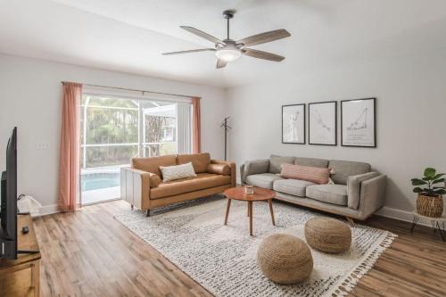 Vero Beach South Casa | 11 Mins to Beach - 3BR w Private Pool + Grill