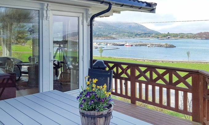 Naeroy Casa | 11 person holiday home in kolvereid