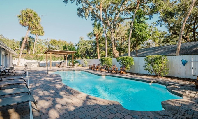 North Forest Beach Casa | 11 Sandpiper St - Sandpiper Oasis Large Pool and Putting Green