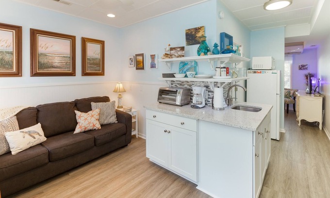Isle of Palms Condominio | Picture Perfect Studio, 1er piso, admite perros, NUEVA RENOVACIÓN!