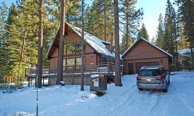 Montgomery Estates Cabina | 1116 Golden Bear 3 Bedroom Cabin by RedAwning