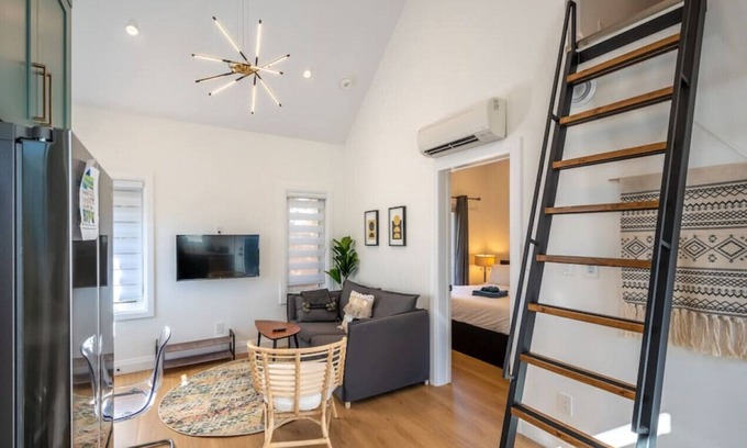 Rosemount Casa | 111H-3 · Kingsdale Designer Tiny house w/ king bed