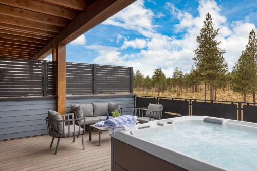 Bend Casa | 1127 Aerie Buyout 2 Units w Hot TubMountain Views Near Downtown