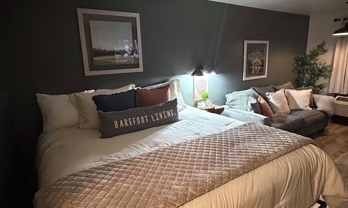 Branson Apartamento | 113 -The Sandlot- King Suite & Silver Dollar City Gem!