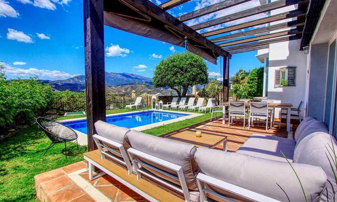 Istan Villa | Villa con vistas panorámicas al mar y lago, piscina climatizada, wifi, Smart TV