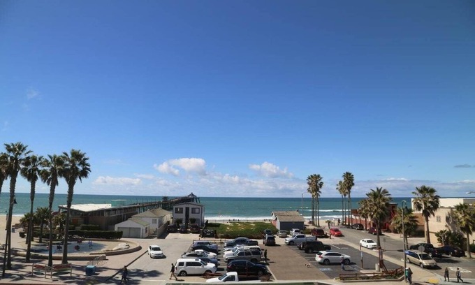 Imperial Beach Casa | 119 Elm Ave · San Diego Beachfront House 60s to sand, surf, pier
