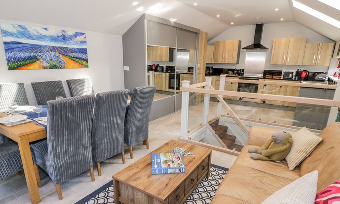 Coventry Cabaña | 11A LOWER FORD STREET, pet friendly, with a garden in Coventry