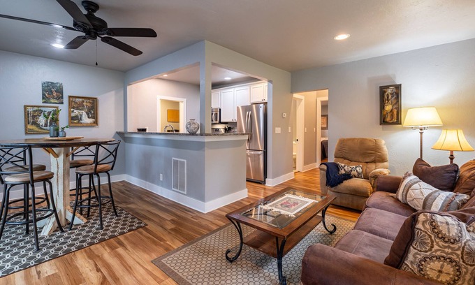 Cody Cabaña | 11th Street Cottage- Private deck just blocks from downtown Cody, WY