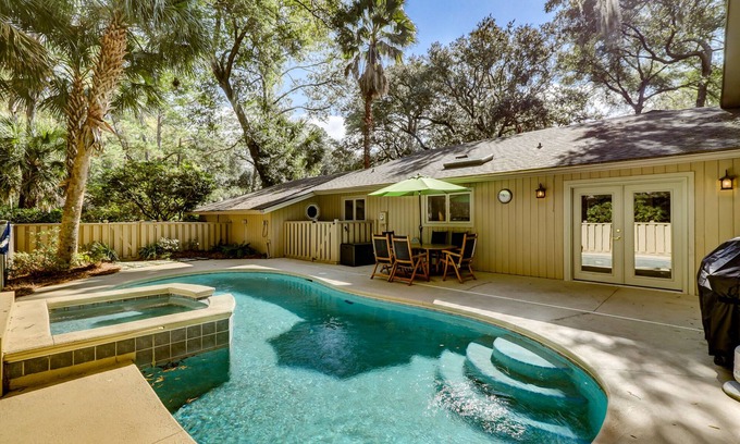 Heritage Woods Casa | 12 Deer Run - Adorable casa espaciosa con piscina muy privada.
