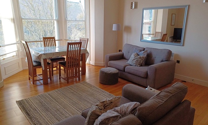 South Cliff Apartamento | 12 Easby Hall Summary