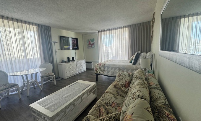 Waikiki Condominio | 🌺 12 GUESTS 3 X ❤️AWESOME STUDIOS❤️ FREE PARKING 🏝️ 5MIN TO OCEAN 🏊‍♀️
