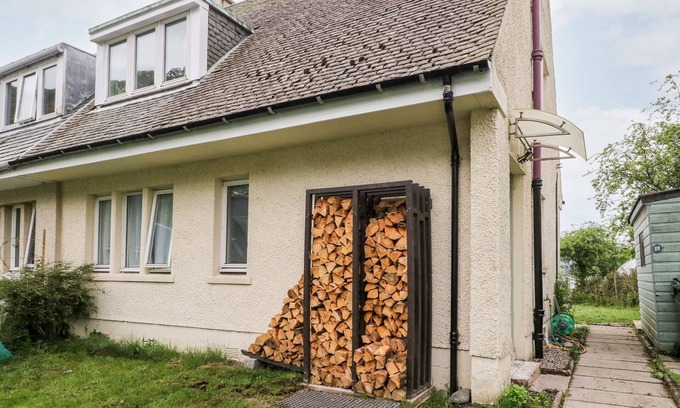 Oban Casa | 12 KENMORE COTTAGES, pet friendly, with open fire in Benderloch
