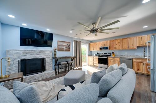 Midway Apartamento | 12 Mi to Downtown Winston-Salem Apt with Balcony!