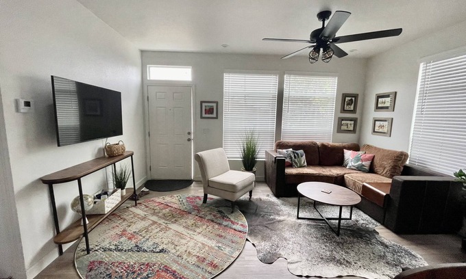 Norwalk Casa | 12 miles to Disneyland Steps to Sports Park Central location to Beaches & City