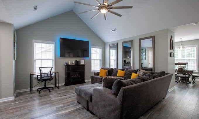Greensboro Casa | 12 minutes to Wet 'n Wild Water Park! Family-sized 3 bedroom cozy happy home!