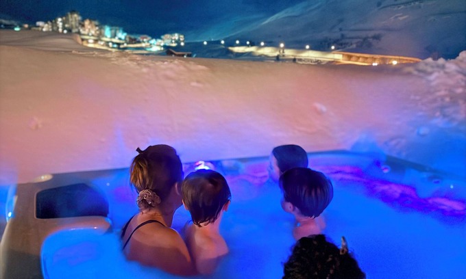 Tignes Apartamento | 12-person chalet with lake view