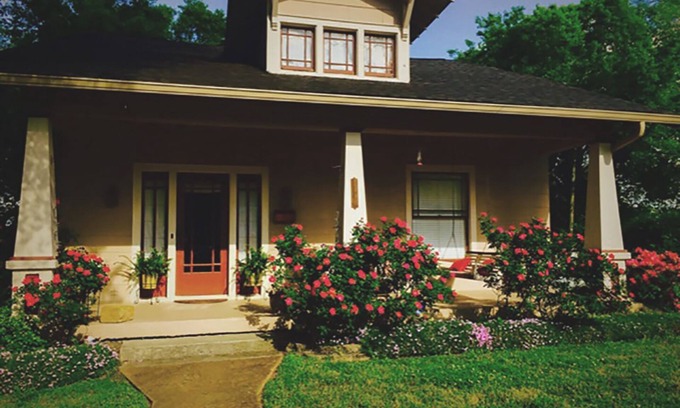 Hillsboro Village Casa | 12 South Bungalow