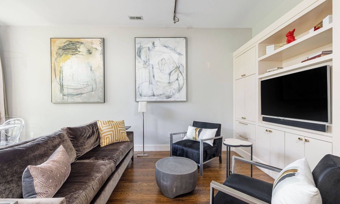 Belmont - Hillsboro Casa | 12 South Townhouse - Outstanding Location! Uniquely Furnished 2 Bedroom/2 Bath