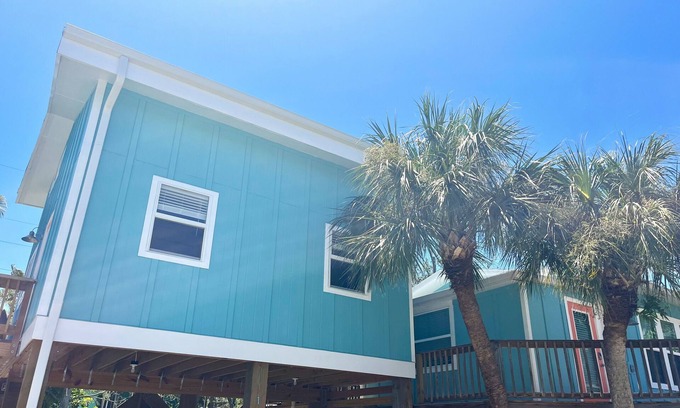 Mid Island Casa | 120 Falkirk Guest House-Trade Winter Snow for Florida Sunshine