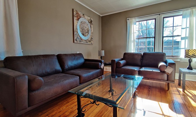 Charles Town Condominio | 1200 SqFt Condo Above Abolitionist Ale Works Charles Town w / Laundry & Deck # 201