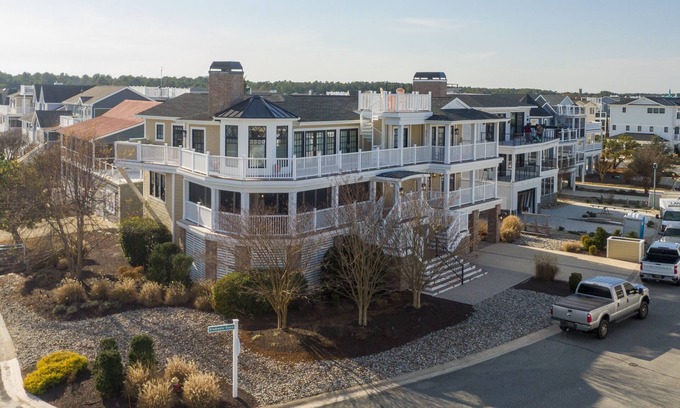 Lewes Casa | 121 Breakwater Reach - FABULOUS home in Cape Shores!