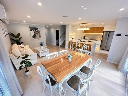 Auckland Casa | 123B Forresthill Rd