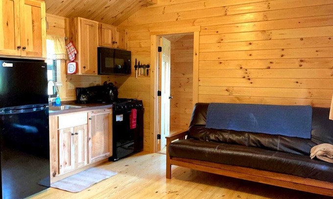 Logan Cabina | 125) Zebra Dove Log Cabin. Close to Hocking Hills State Park and more!