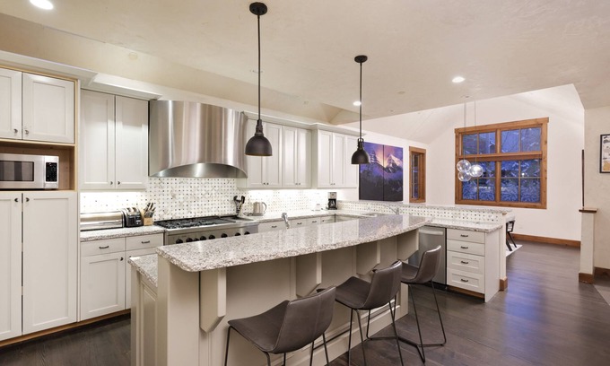Aspen Casa | 12MM Aspen Residence -Walk to Town & Ski Slopes by Aspen Vacation Rentals