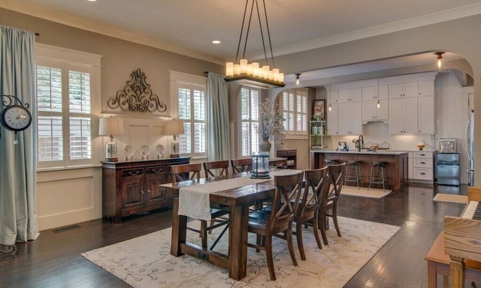 Historic Waverly Casa | Lujo en 12South Near Belmont / Lipscomb / Vandy-4BR / 4BA -4 Suites BAÑOS privados