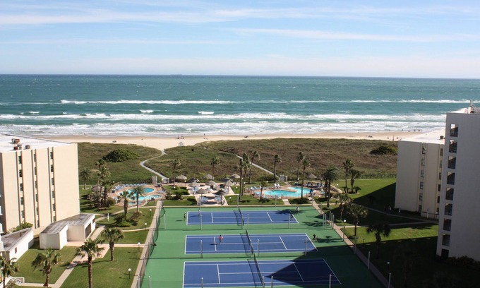 South Padre Island Condominio | Penthouse en el piso 12 frente a la playa, balcón grande, vistas increíbles, 3 piscinas, tenis