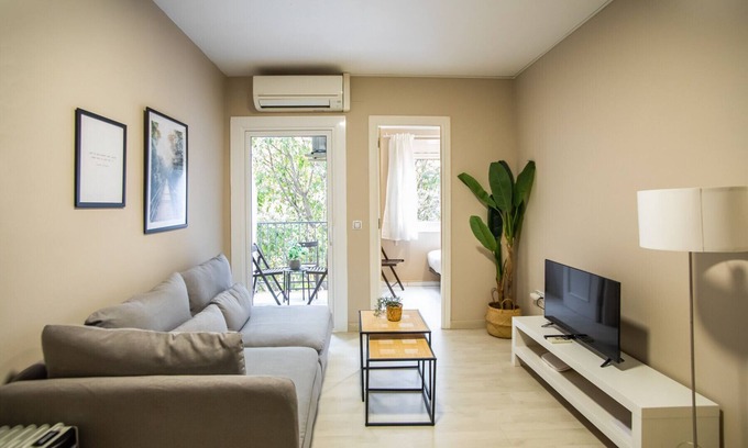 Collblanc y La Torrassa Apartamento | 12TOGO1035 - Spacious Apartment near Camp Nou