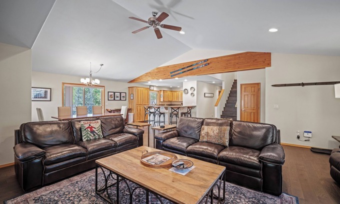 Deer Park Casa | Family Retreat with Ping Pong Table & Bunk Room