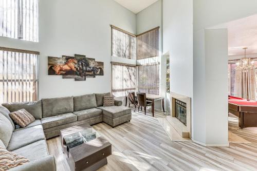 Corona Casa | 13 Mi to Dtwn Riverside SoCal Family Home!
