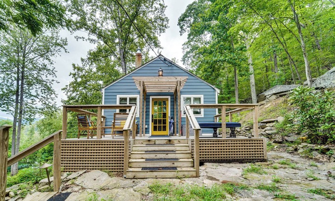 Hood Casa | 13 Mi to Shenandoah NP: Serene Mtn-View Hideaway