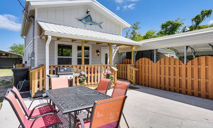 Panama City Cabina | 13 Mi to St Andrews State Park: Cabin w/ Patio!