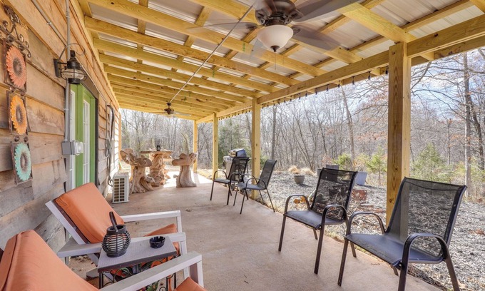 Powell Cabina | 13 Mi to Walmart HQ: Family-Friendly Cabin!