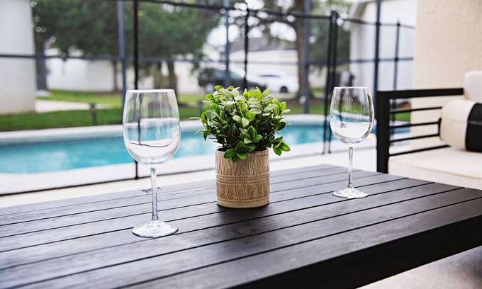 Trafalgar Village Casa | 13 MILES to DISNEY! POOL VILLA -4BR-3BA-BBQ-KING SUITE