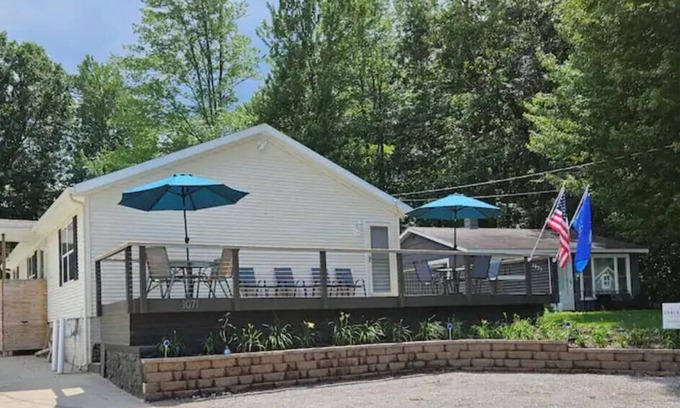 Lake Casa | 13-person home for families & groups!