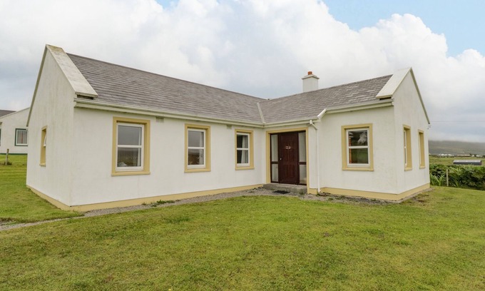 Keel Cabaña | 13 TRAWMORE COTTAGES, pet friendly in Keel, County Mayo