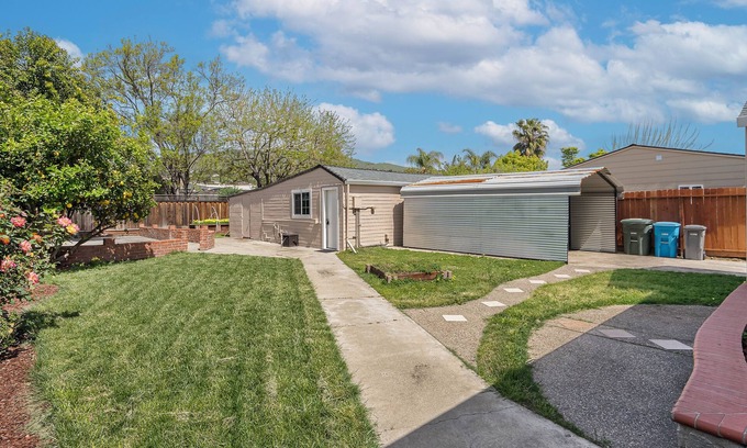 East San Jose Casa | 138 Spacious 4-bedroom house with WiFi, AC in charming San Jose