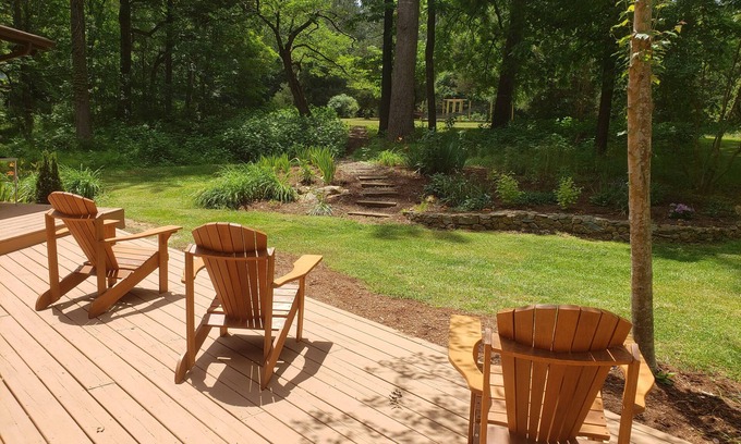 Mebane Casa | 14 miles to UNC, 20 miles to Elon, 26 to Duke, 3 miles to Saxapahaw. Hot tub.
