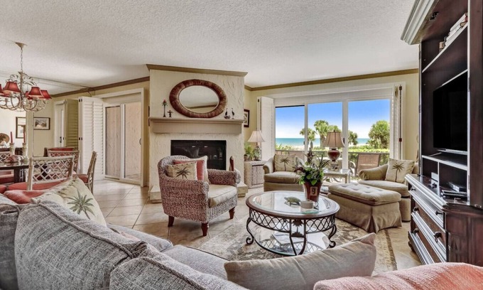 Fernandina Beach Apartamento | Oceanfront Townhome: Your Coastal Paradise