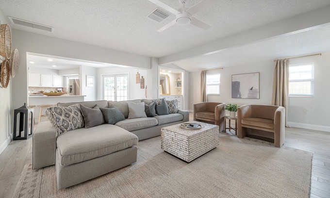 Largo Casa | 14295 Chamberlain Ave