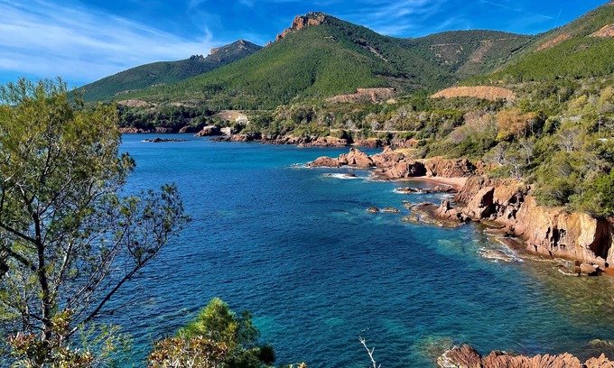 Le Trayas Apartamento | 14353 2-room apartment in a very beautiful waterfront residence