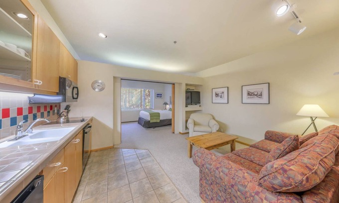 Olympic Valley Condominio | 148 | Affordable Studio - Mtn Escape w/ Pool & Spa