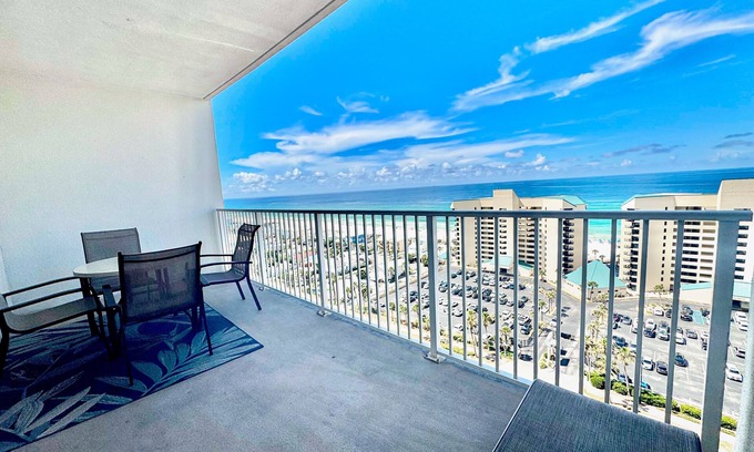 Panama City Beach Condominio | 14th-floor condo w/private balcony, water views, outdoor pool, hot tub, gym