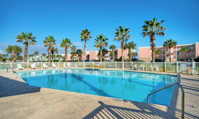 Port Aransas Casa | 15 Condos, Sleeps 96 w/Pools, Beach Access & Boardwalk | Island Retreat