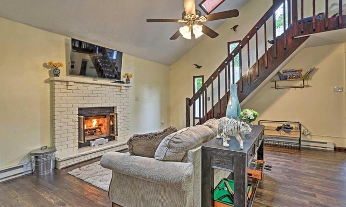 Tobyhanna Casa | 15 Mi to Camelback Ski Resort Home with Deck!