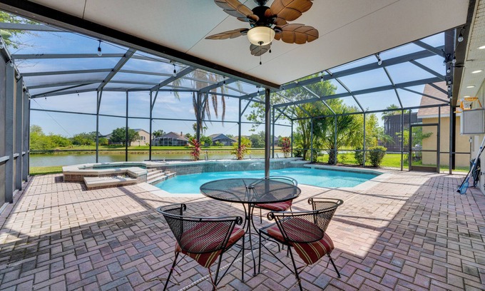 Kissimmee Casa | ~ 15 Mi to Disney: Waterfront Home w/ Private Pool